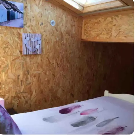 100 Metres De La דירה *