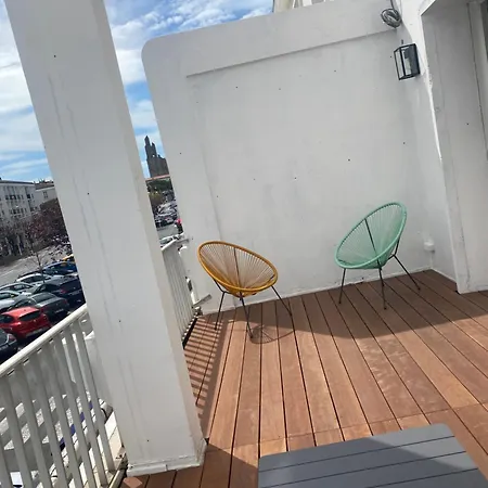 דירה 100 Metres De La *