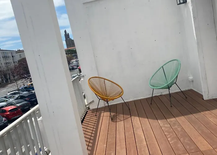 Apartamento 100 Metres De La *